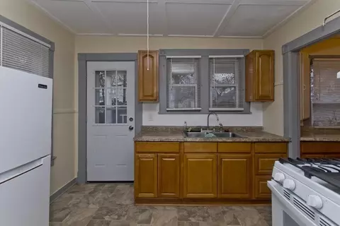 45 Orlando St, Springfield, MA 01108 photo 9