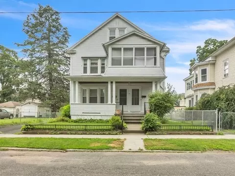 29 Taylor St, Holyoke, MA 01040