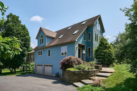 60 Country Corners Rd, Amherst, MA 01002