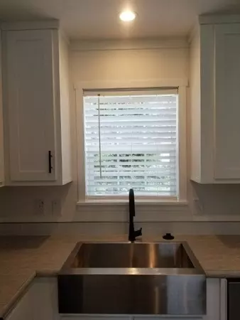 13 Willow St, Ware, MA 01082 photo 3