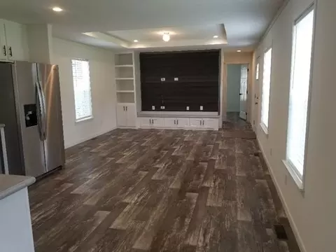 13 Willow St, Ware, MA 01082 photo 4