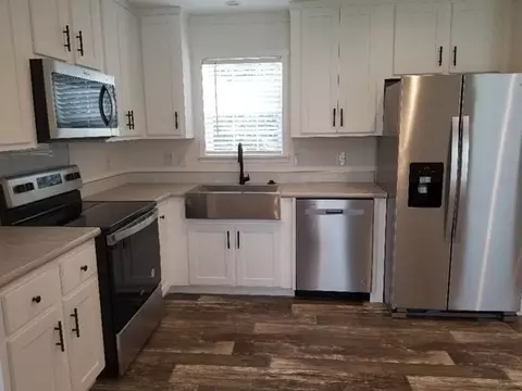 13 Willow St, Ware, MA 01082 photo 2