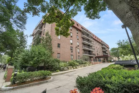 125 Pleasant St #107, Brookline, MA 02446