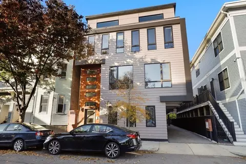 628 E Second St #1, Boston, MA 02127