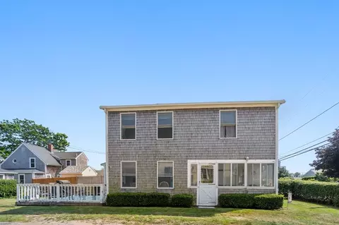 76 Island St, Marshfield, MA 02020