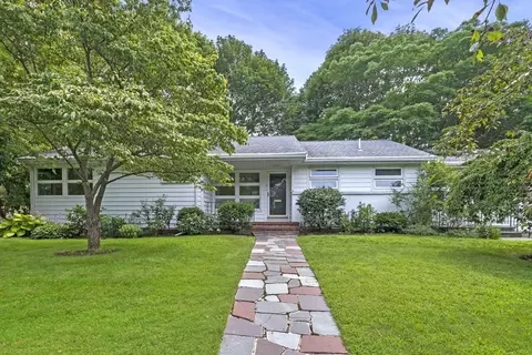 3 Warwick Ter, Marblehead, MA 01945 photo 2