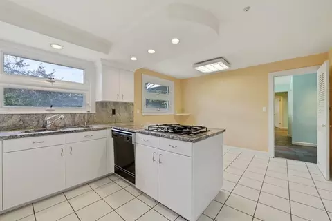 3 Warwick Ter, Marblehead, MA 01945 photo 11