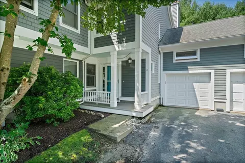4 Walnut Ct #4, Rockland, MA 02370