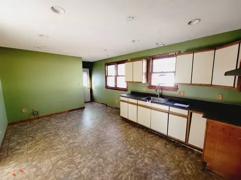 10 Rollins St, Springfield, MA 01109 photo 8