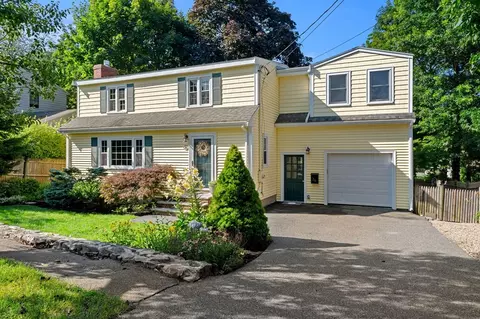 26 Beverly Ave, Marblehead, MA 01945