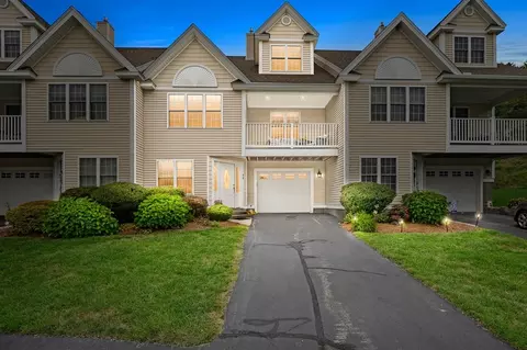 98 Carrington Ln #98, Uxbridge, MA 01569