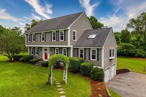 2 Fieldstone Dr, Westford, MA 01886