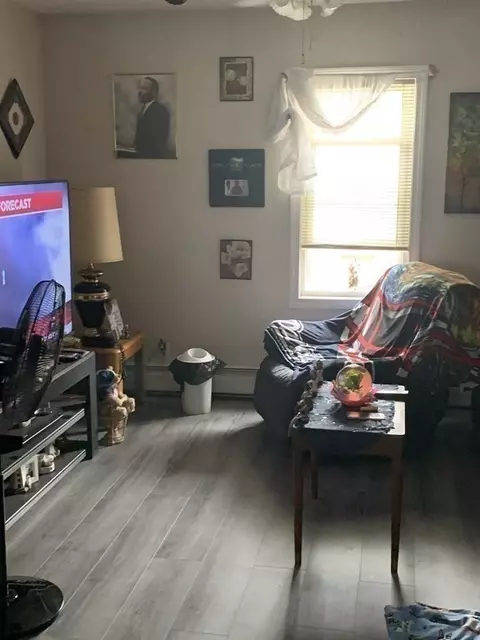 27 Briggs St, Springfield, MA 01151 photo 4