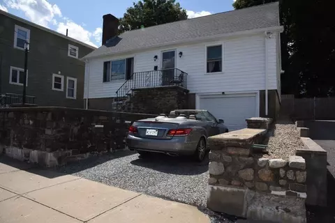 53 Fenner St, Fall River, MA 02724