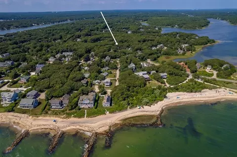 516 Menauhant Rd, Falmouth, MA 02536