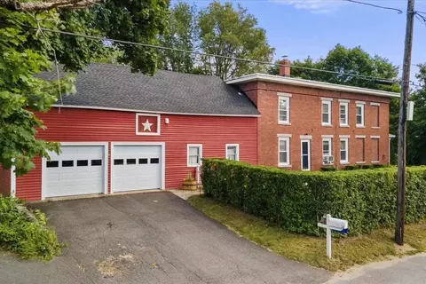 21 Pleasant St, Royalston, MA 01368