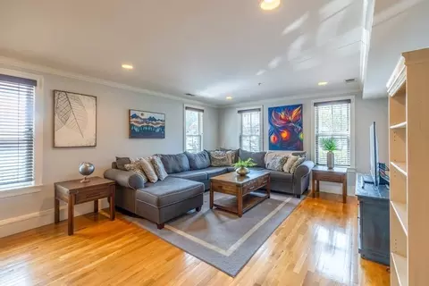75 Main St #102, Amesbury, MA 01913