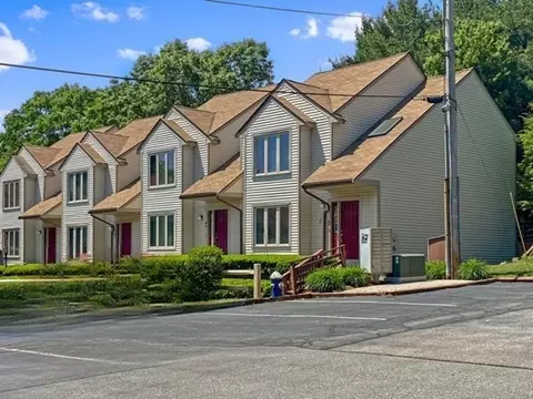 41 Elm St #B4, Foxboro, MA 02035