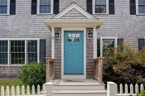 9 Bluff Rd, Bourne, MA 02532