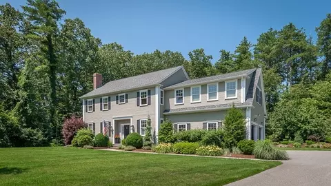 7 Settlers Ln, Wenham, MA 01984