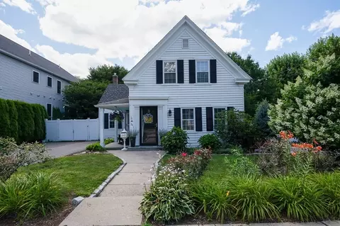34 Grove St, Hopkinton, MA 01748