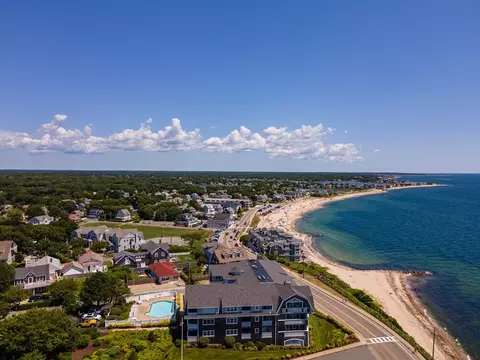 2 Quinapoxet Ave #V, Falmouth, MA 02540