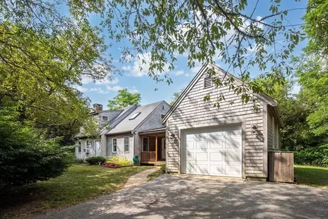 2 Johanna Ln, Eastham, MA 02642