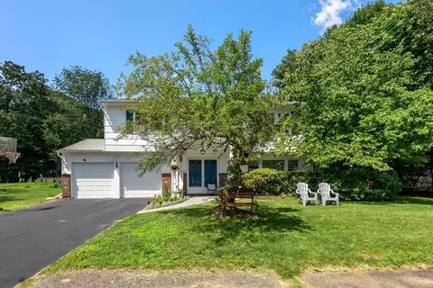 38 Westfield Dr, Holliston, MA 01746