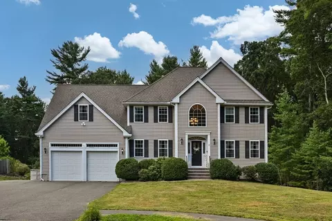 8 Yankee Woods Dr, North Reading, MA 01864