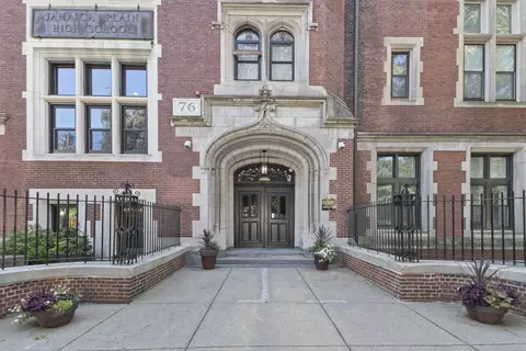 76 Elm St #403, Boston, MA 02130