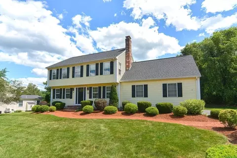 15 Meadowlark Ln, Franklin, MA 02038