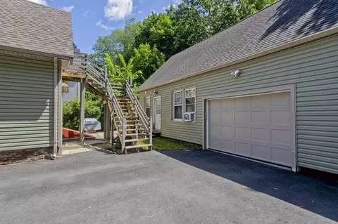 59 Berkshire St, Springfield, MA 01151 photo 8