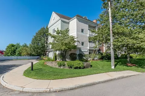 5 Woodman Way #302, Newburyport, MA 01950