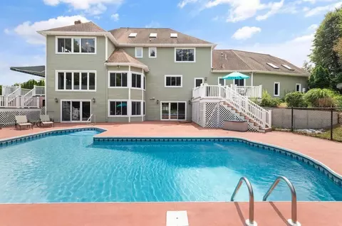 30 Mira Mesa Dr, Pembroke, MA 02359