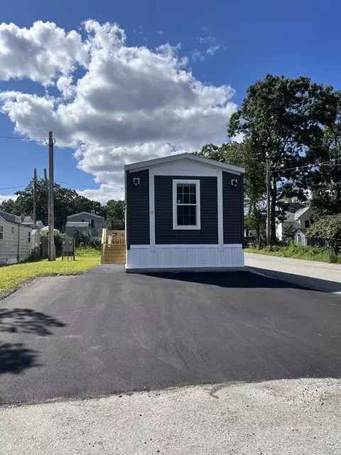 55 Upton St, Billerica, MA 01862