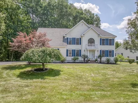 3 Sweet Meadow Dr, Nashua, NH 03063