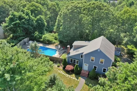 27 Haven Rd, Plymouth, MA 02360