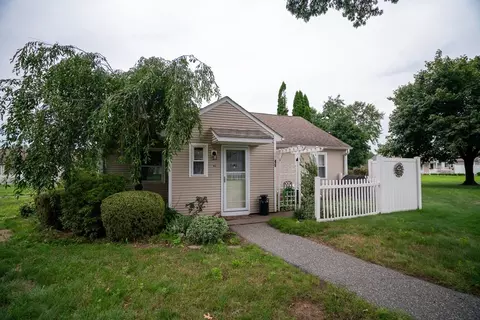 46 Collins St #46, Chicopee, MA 01022