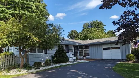 25 Doris Rd, Framingham, MA 01701