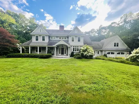 85 Highwoods Ln, Carlisle, MA 01741