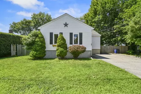 20 Governors Dr, Reading, MA 01867