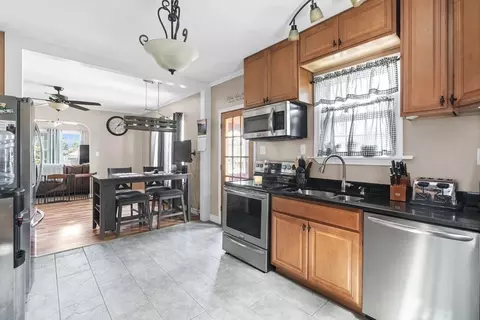649 Mount Hope Ave, Fall River, MA 02724 photo 4