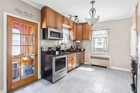 649 Mount Hope Ave, Fall River, MA 02724 photo 3