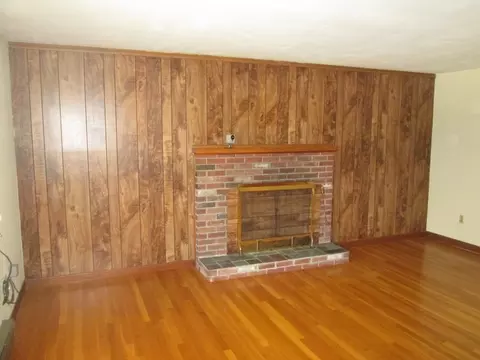 19 Victoria Dr, Webster, MA 01570 photo 9