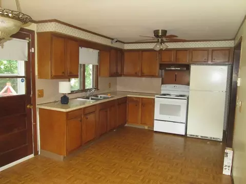 19 Victoria Dr, Webster, MA 01570 photo 5