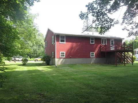 19 Victoria Dr, Webster, MA 01570 photo 4
