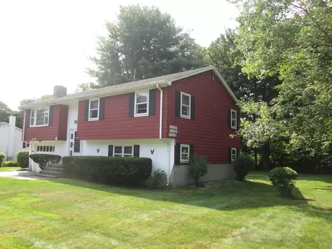19 Victoria Dr, Webster, MA 01570 photo 2