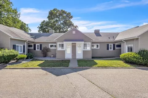 178 Applewood Dr #178, Chicopee, MA 01022
