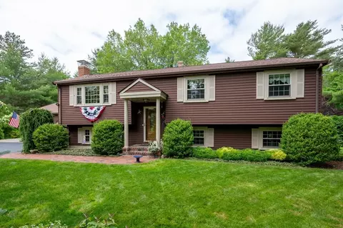 91 Bourne Rd, Plymouth, MA 02360