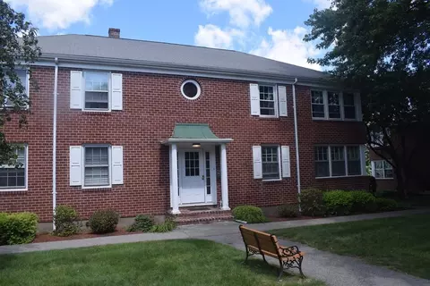 4 Parkview Ln #B, Haverhill, MA 01835